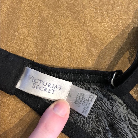Black lace Victoria’s Secrets bra - Picture 3 of 3
